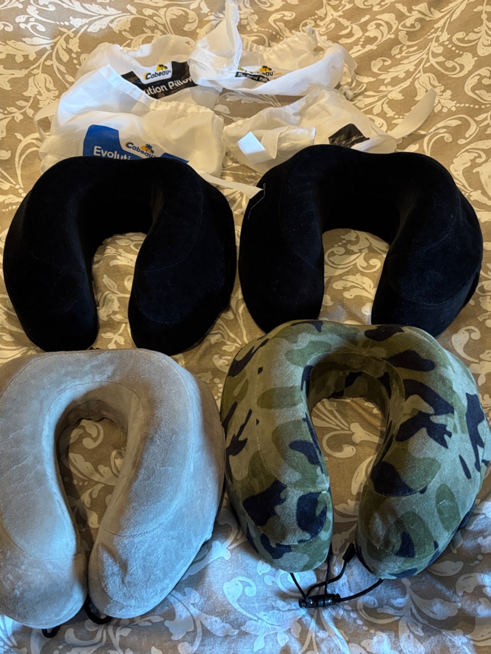 Plush Travel Neck Pillow Set in Black, Gray & Camouflage - Cabeau original pillo